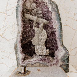 Geoda de amatista con mago Merlín