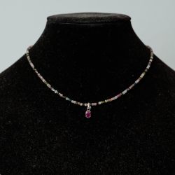 Collar Turmalina Arcoíris con Dije de Rubí